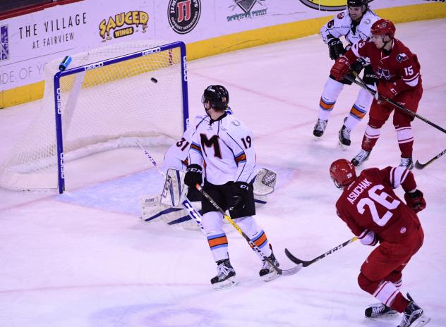 Big Third Period Helps Americans Beat Missouri
