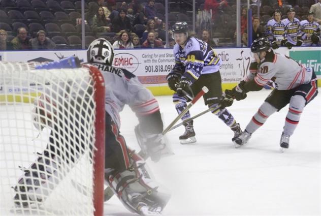 Cullen Bradshaw Nets Two in RiverKings Shootout Wi