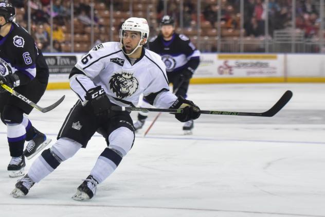 Monarchs Overpower Jackals, 5-4