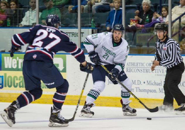 'Blades Edge Stingrays 2-1 to Win Fifth Straight