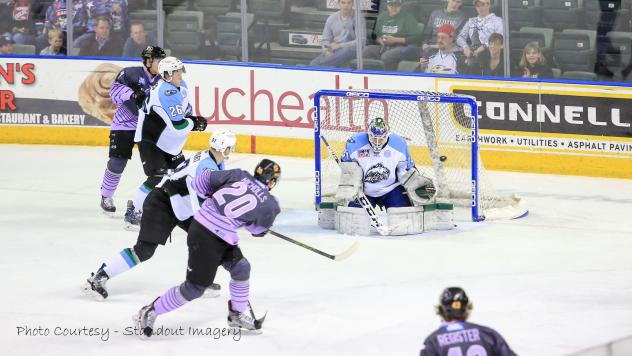 Eagles Win Fourth Straight with 5-2 Victory over Alaska