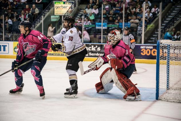 'Blades Come up Short in 3-2 Shootout Loss to Gladiators