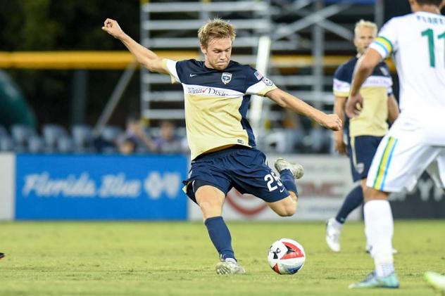 Standout Midfielder Zach Steinberger Signs with Armada FC