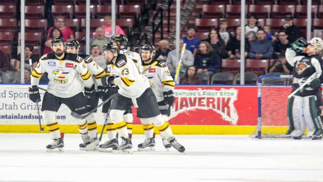 Eagles Capitalize on Specialty Teams to Defeat Grizzlies 5-3