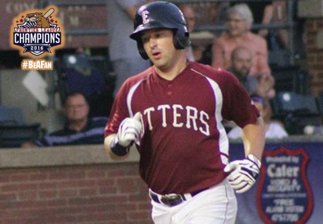 Veteran Schultz Inks Extension with Otters