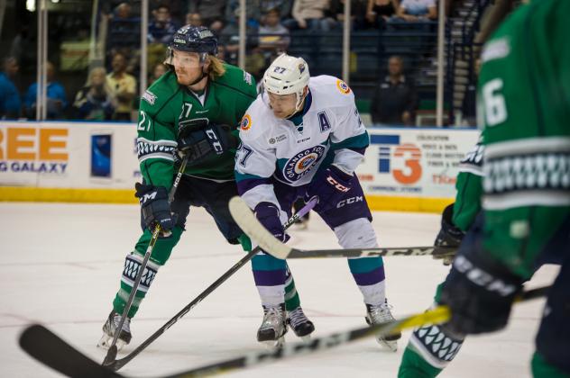 Solar Bears Shine in 4-2 Win over 'Blades in Game 1