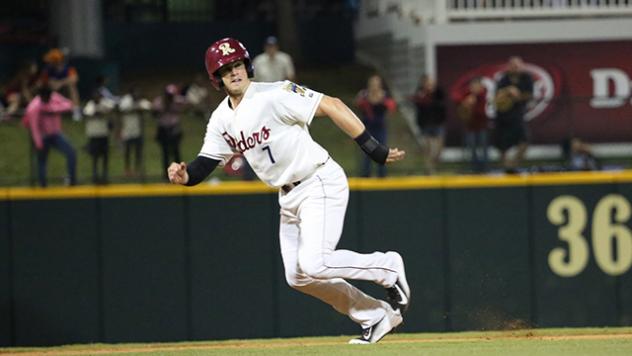 Riders Outlasted by Hooks in Extras