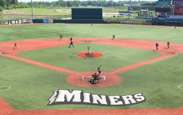 Miners Rally to Beat Otters 8-7