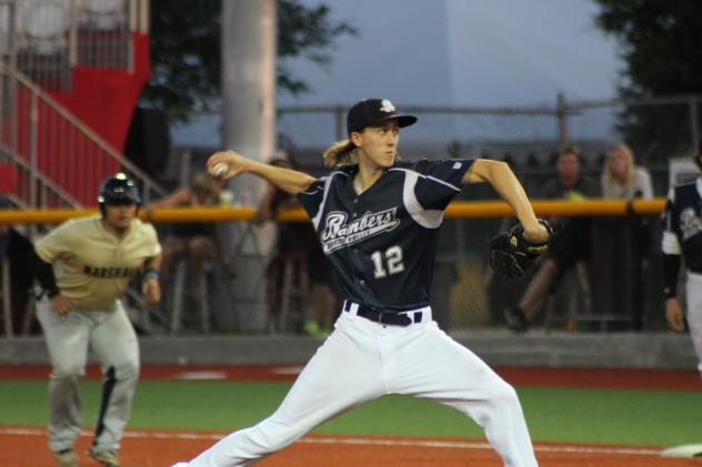 Maddux Goes the Distance in 7-3 Win