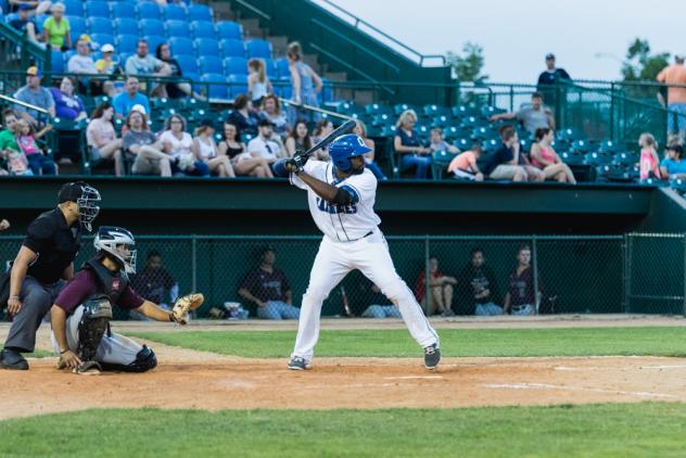 Canaries Walk-Off to Beat AirHogs