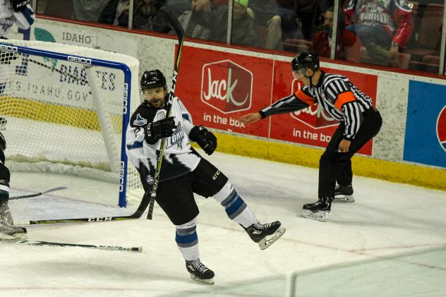 STEELHEADS: Dahl, Desrosiers Lead Steelheads Past Grizzlies