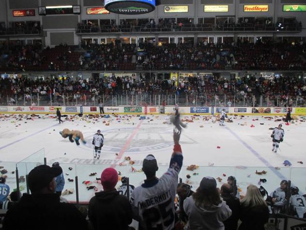 Steelheads to Host Teddy Bear Toss for Tots on Saturday