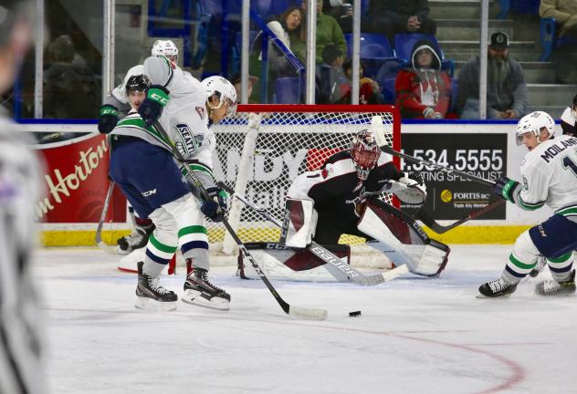 Giants Stun the T-Birds with a 4-3 Overtime Win