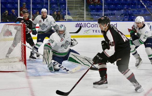 Giants Stun the T-Birds with a 4-3 Overtime Win