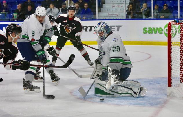 Giants Stun the T-Birds with a 4-3 Overtime Win