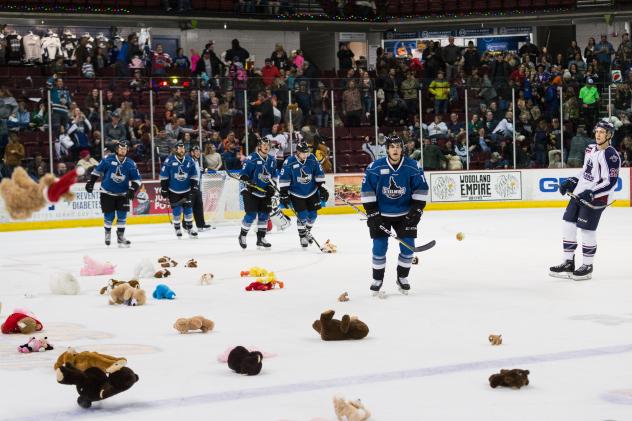 Steelheads Announce Donations from Teddy Bear Toss for Tots