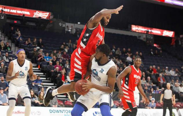 Hurricanes De Fend Home Court with Convincing Win over Windsor Express