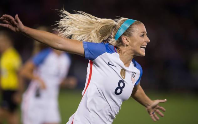 Ertz Named 2017 U.S. Soccer Female Player of the Year