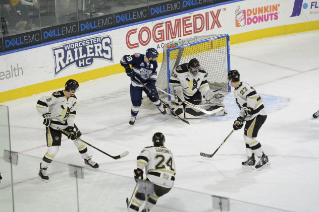 Gardiner's Hat Trick Helps Nailers Ground Railers