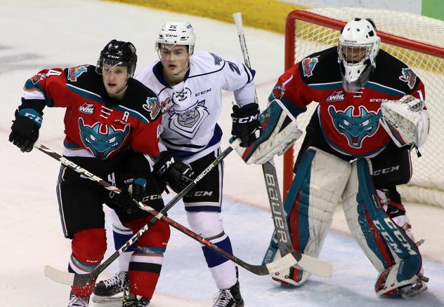 Kelowna Rockets and Victoria Royals in Front of the Kelowna Net