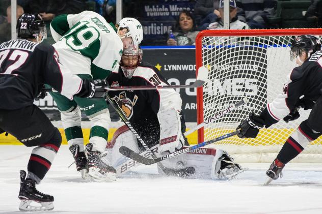 Vancouver Giants stop an Everett Silvertips' Scoring Attempt