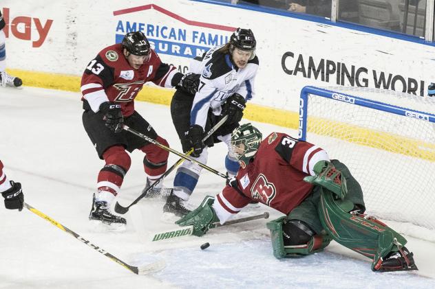 Connor Chatham of the Idaho Steelheads in front of the Rapid City Rush net