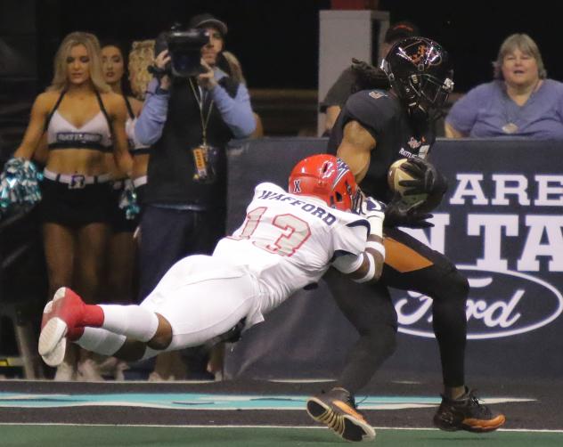 The Arizona Rattlers score against the Sioux Falls Storm