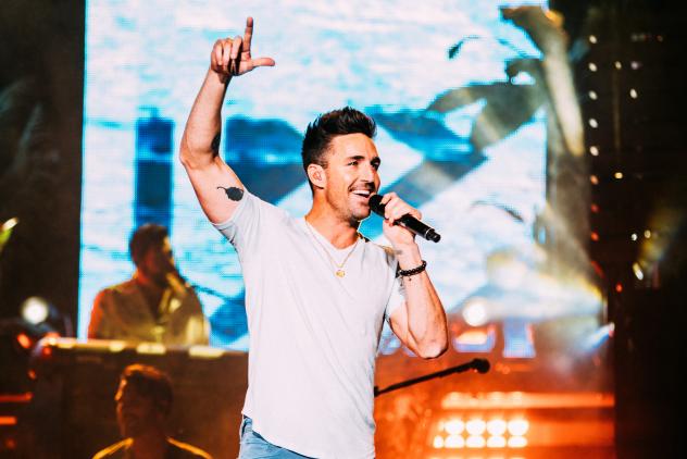 Jake Owen in concert