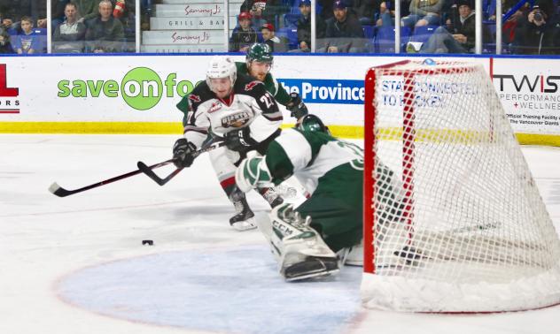 Vancouver Giants pressure the Everett Silvertips