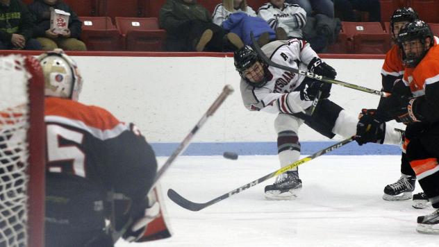 Forward Dylan Vander Esch with SUNY-Potsdam