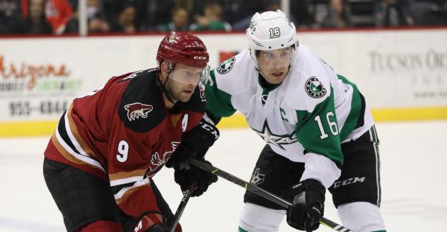 Tucson Roadrunners Forward Mike Sislo vs. the Texas Stars