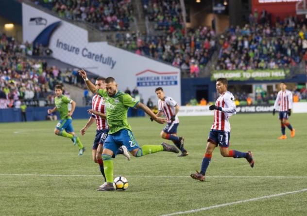 Clint Dempsey of Seattle Sounders FC vs.Chivas Guadalajara