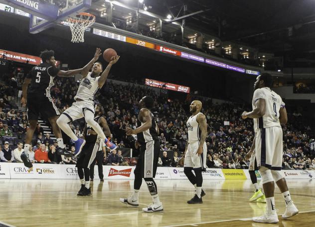 Halifax Hurricanes drive to the hoop vs. the Moncton Magic