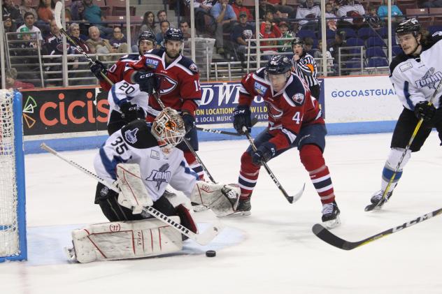 Idaho Steelheads Goaltender Tomas Sholl makes a save vs. the South Carolina Stingrays