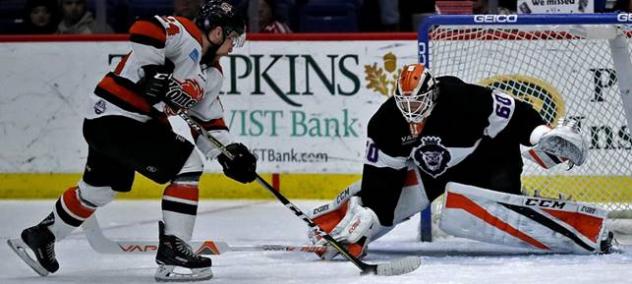 Reading Royals Goaltender Anthony Stolarz stops the Fort Wayne Komets