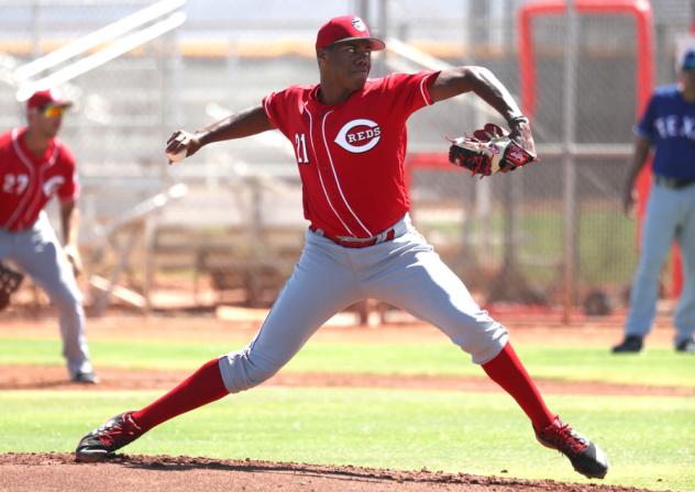 Hunter Greene throwing for the Cincinnati Reds