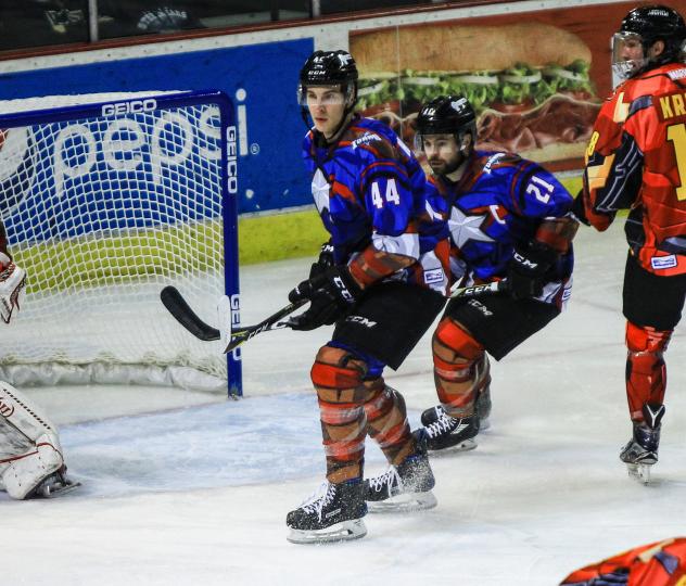 Aaron Harstad of the Idaho Steelheads vs. the Rapid City Rush