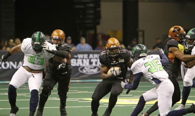 Arizona Rattlers run the ball vs. the Nebraska Danger