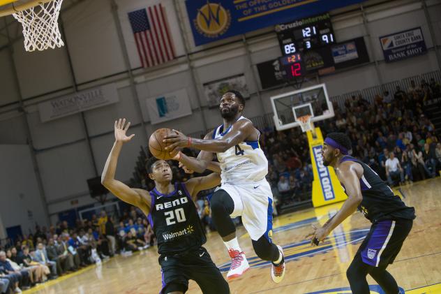 Santa Cruz Warriors Guard Jeremy Pargo eyes the basket vs. the Reno Bighorns