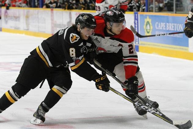 Cape Breton Screaming Eagles Centre Phelix Martineau vs. the Drummondville Voltigeurs