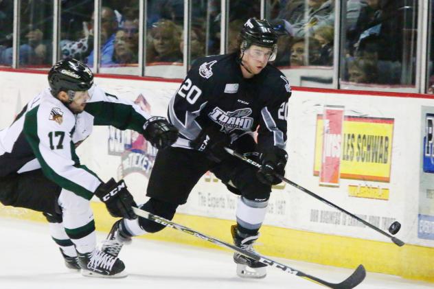 Eric Sweetman of the Idaho Steelheads vs. the Utah Grizzlies