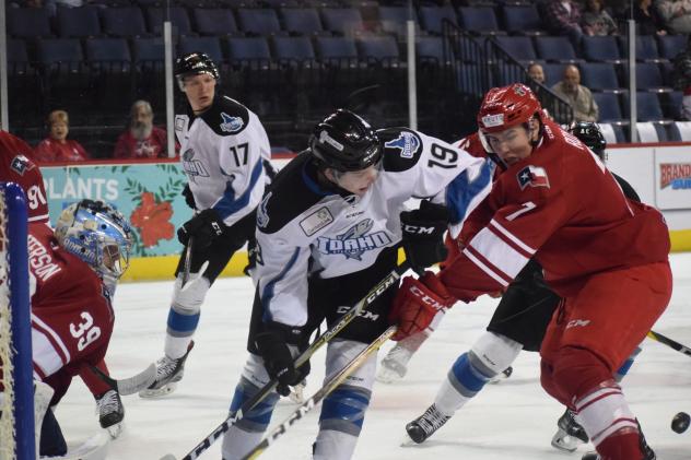 Max French of the Idaho Steelheads vs. the Allen Americans