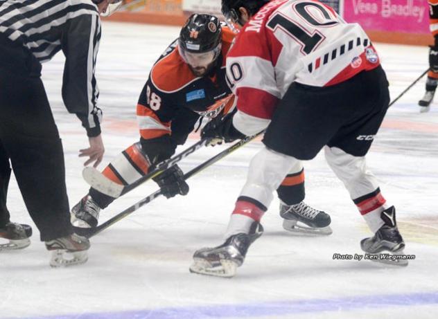 Fort Wayne Komets face off with the Cincinnati Cyclones