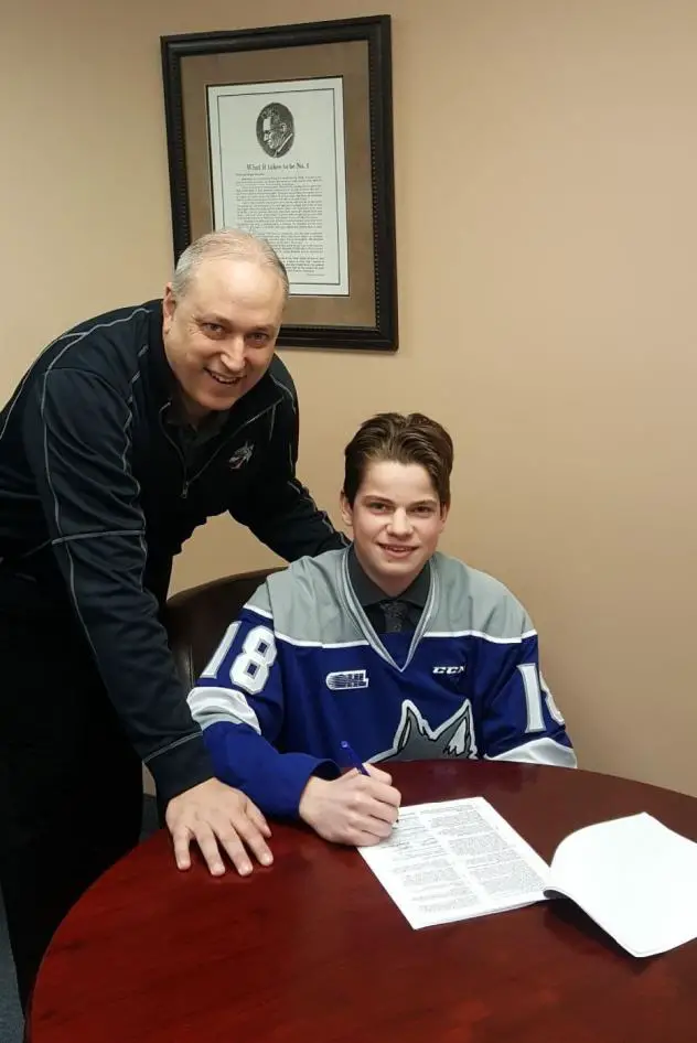 Jack Thompson signs with the Sudbury Wolves