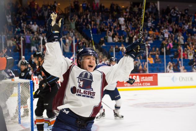 Tulsa Oilers celebrate a goal