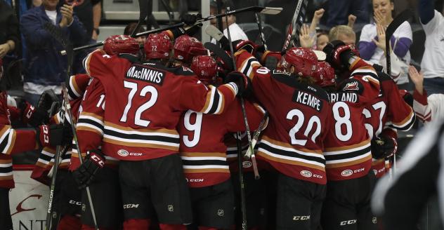 Tucson Roadrunners mob Michael Bunting after game-winning goal