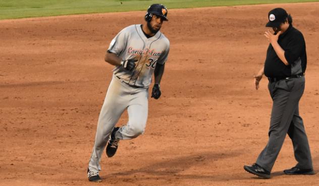 David Washington of the Long Island Ducks rounds the bases