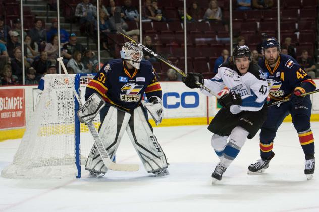 Connor Chatham of the Idaho Steelheads in front of the Colorado Eagles net