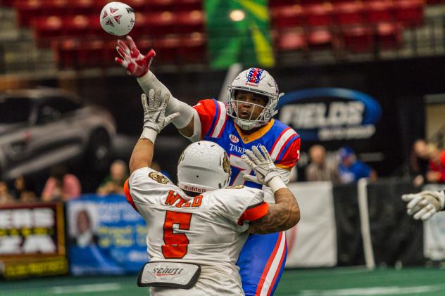 Florida Tarpons quarterback Chris Wallace gets off a pass against Austin Wild pressure