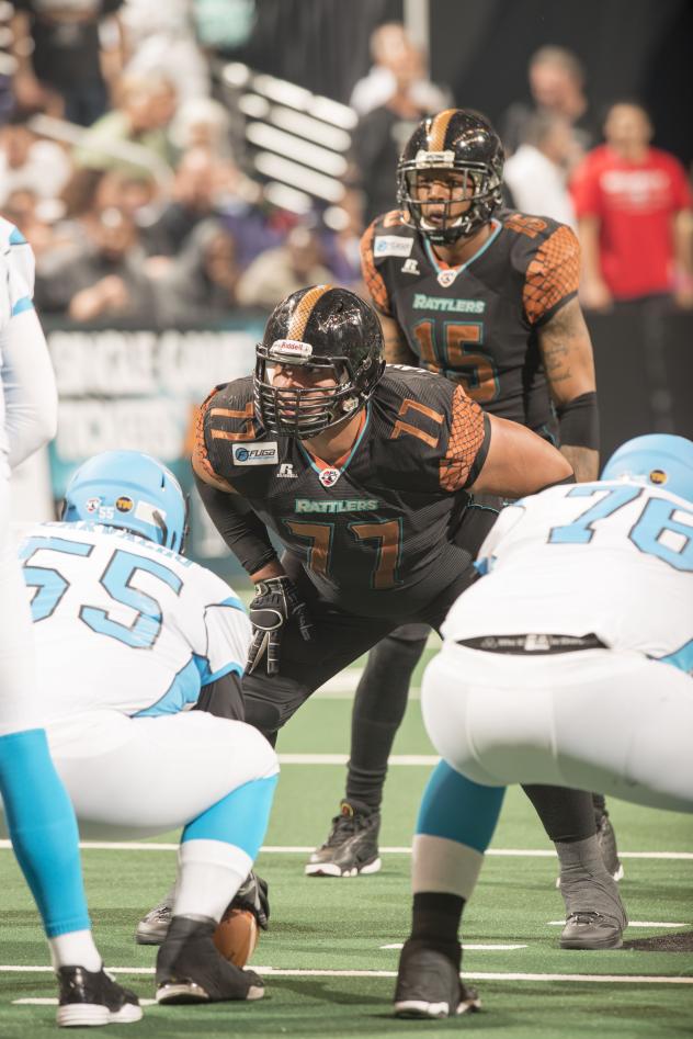 Arizona Rattlers defensive lineman Anttaj Hawthorne surveys the Philadelphia Soul offense